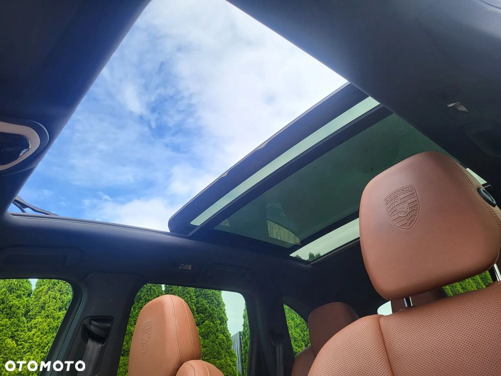 Porsche Cayenne Platinum Edition - 24