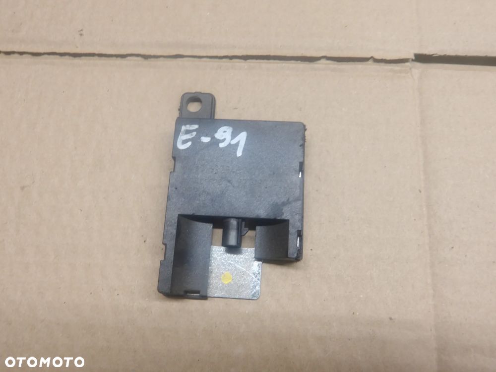 BMW E91 KOMBI 2.0D WZMACNIACZ ANTENY 6928461 - 1