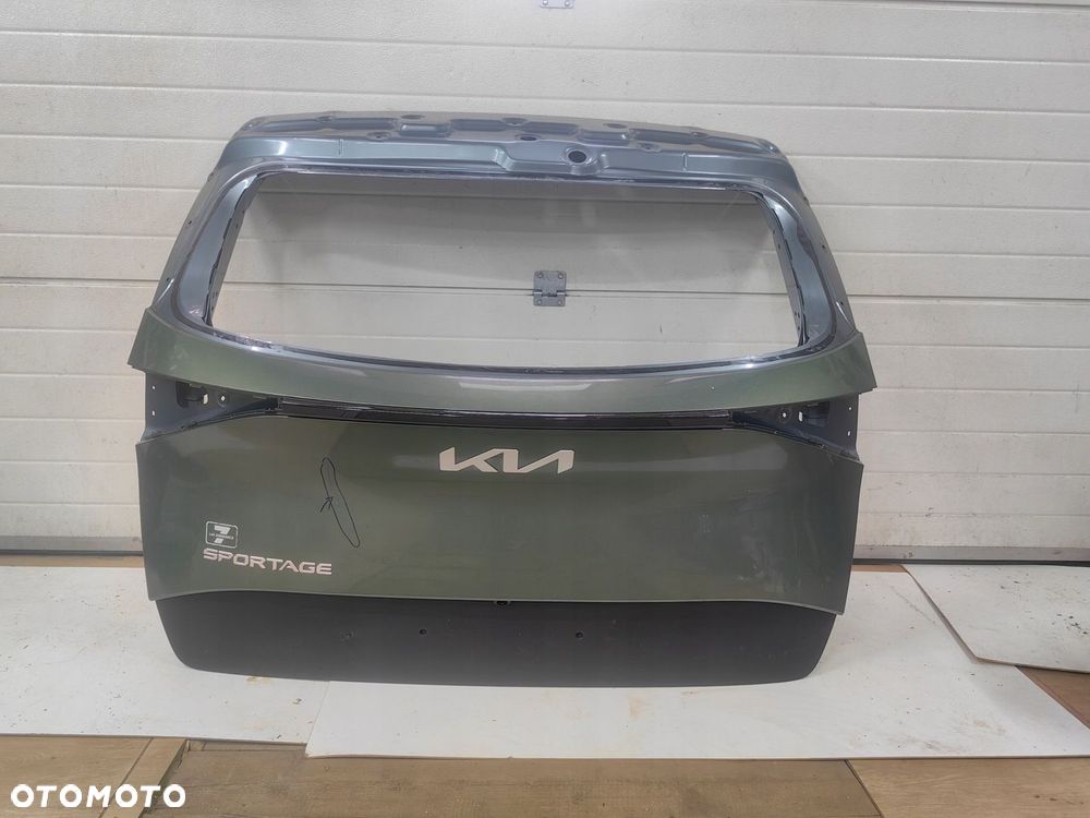 Kia Sportage V klapa blenda emblemat tył tylna 21- - 1
