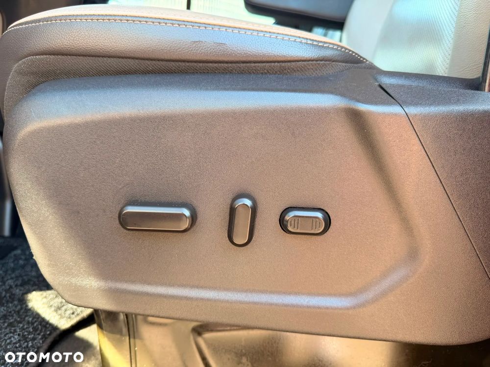 Ford Tourneo Custom 310 L2H1 VA Titanium - 17