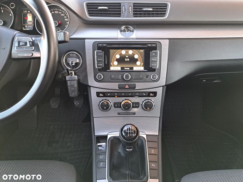 Volkswagen Passat - 24