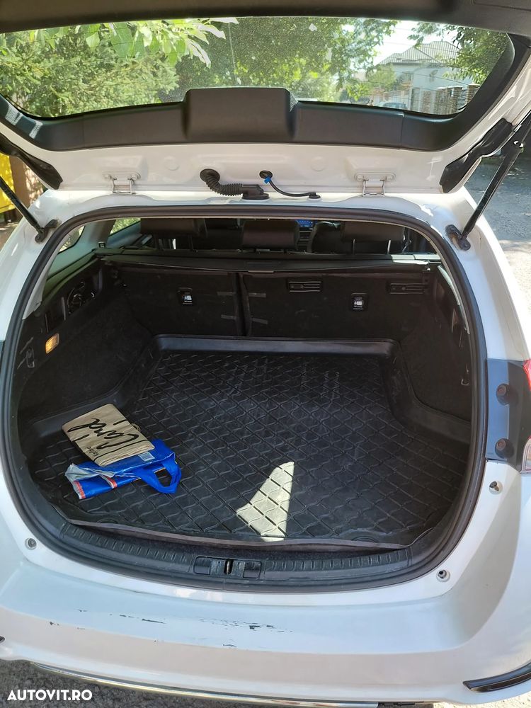 Toyota Auris 1.8 L VVT-i Luna - 3
