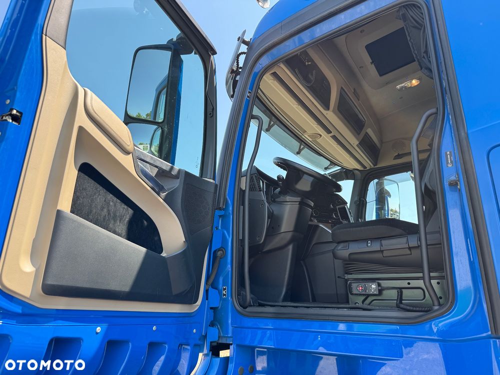 Mercedes-Benz Actros - 12
