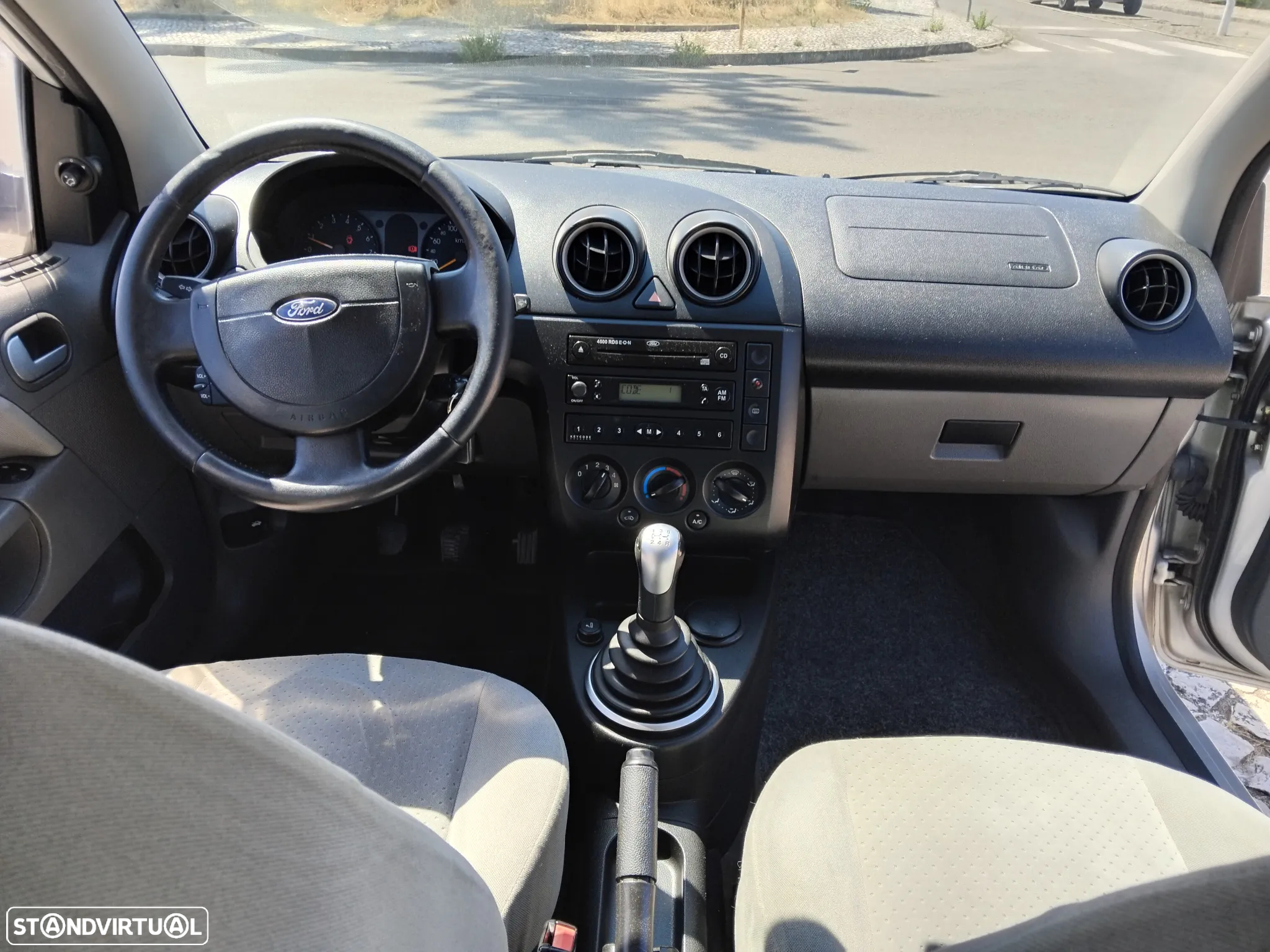 Ford Fiesta 1.4 Ghia - 11