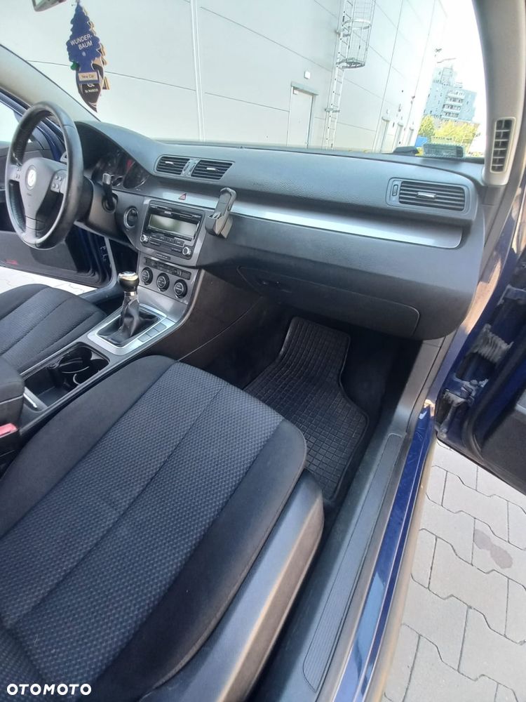 Volkswagen Passat - 36