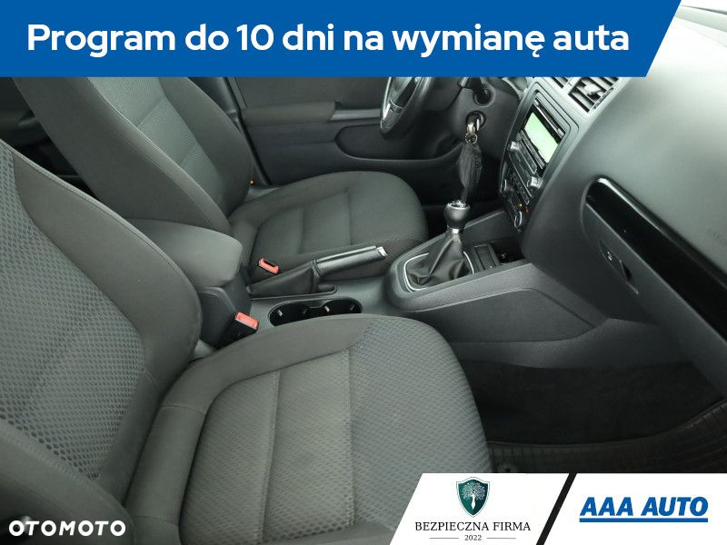 Volkswagen Jetta - 8