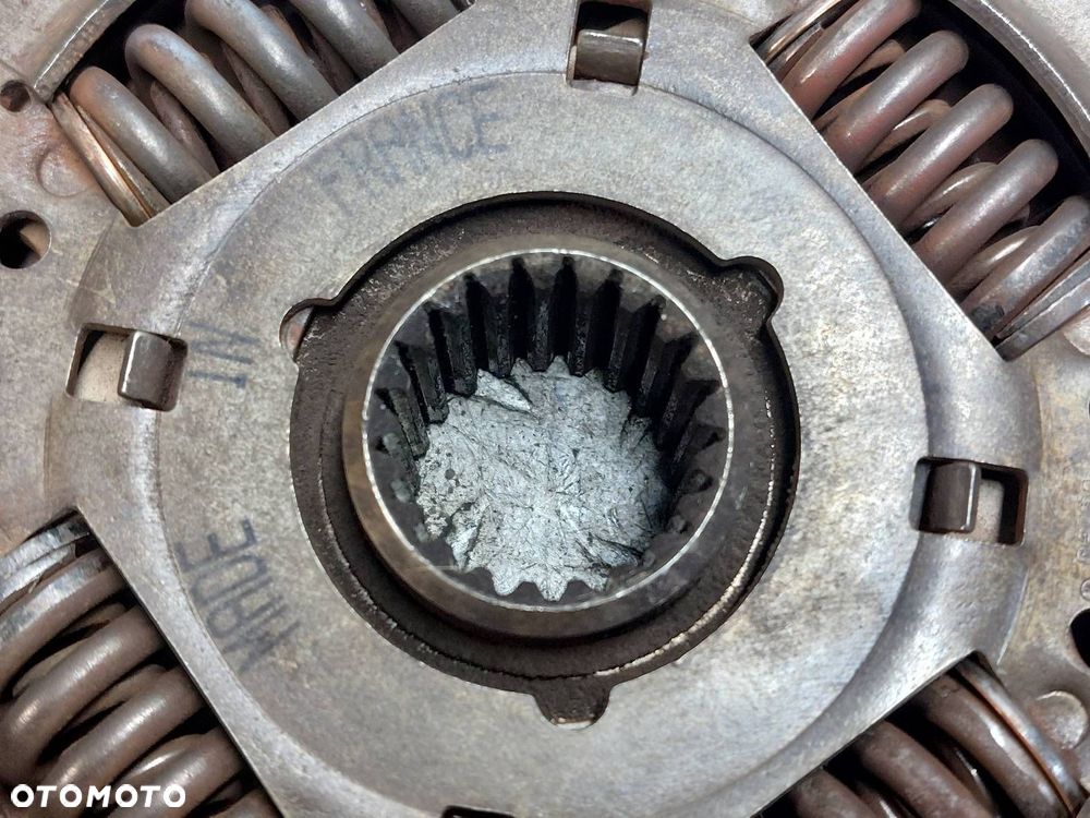 SPRZĘGŁO TARCZA + DOCISK + ŁOŻYSKO OPOROWE TOYOTA AVENSIS T25 2.0 16V - 4