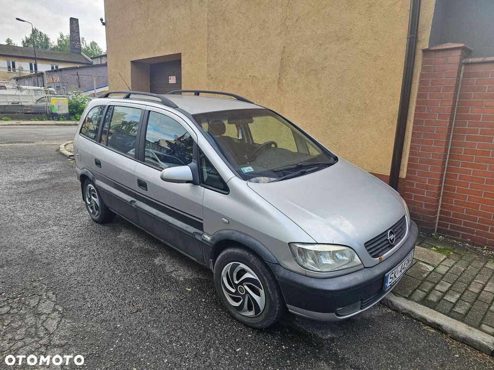 Opel Zafira 1.6 16V Comfort - 1