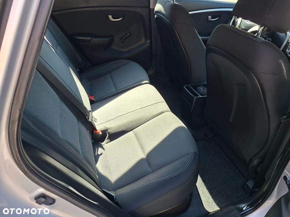 Hyundai i30 blue Kombi 1.4 Classic - 12