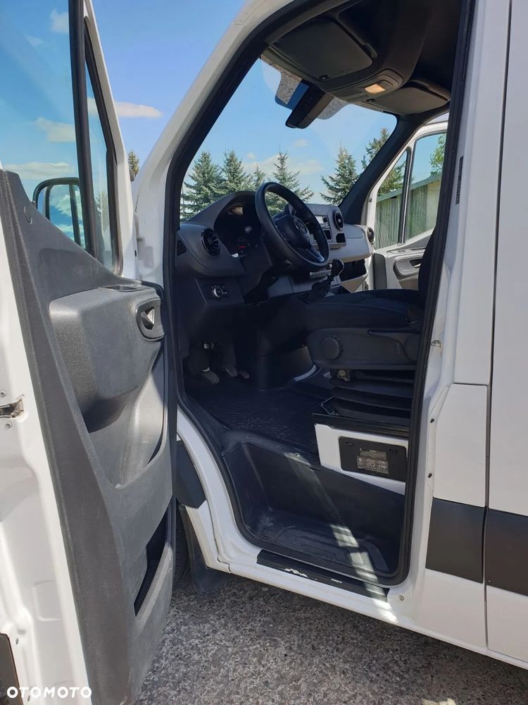 Mercedes-Benz Sprinter 319 - 11
