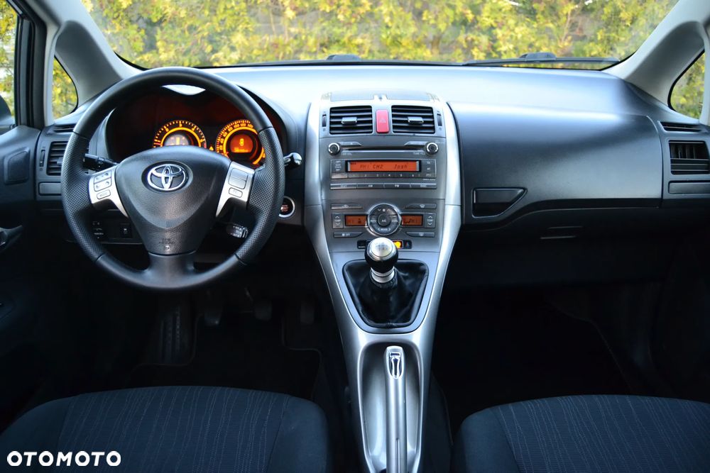 Toyota Auris 2.0 D-4D Sol - 4