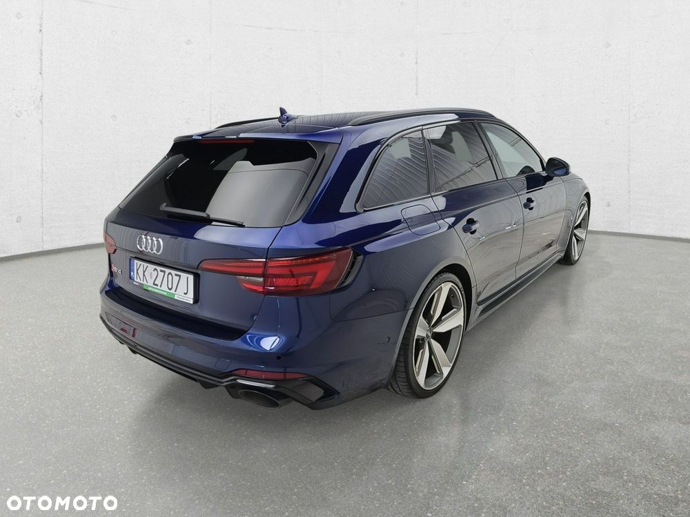 Audi RS4 Limousine - 7