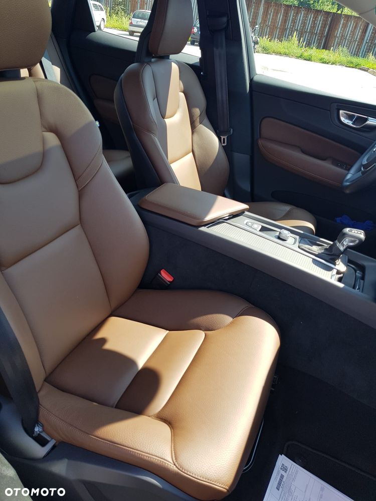 Volvo XC 60 D5 AWD Momentum - 11