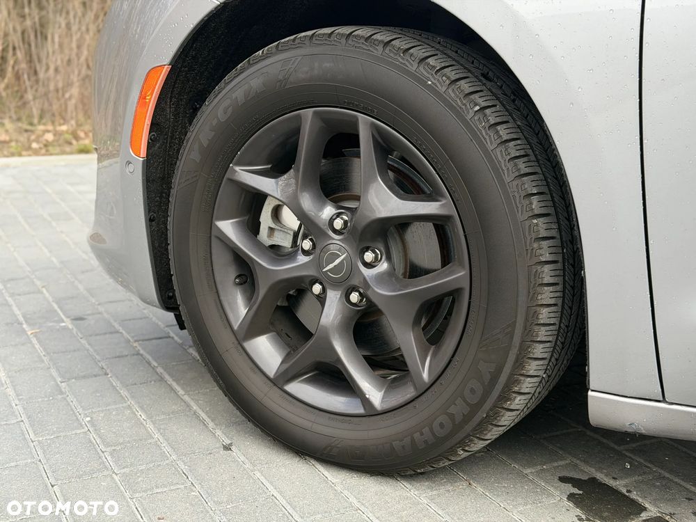Chrysler Pacifica - 9