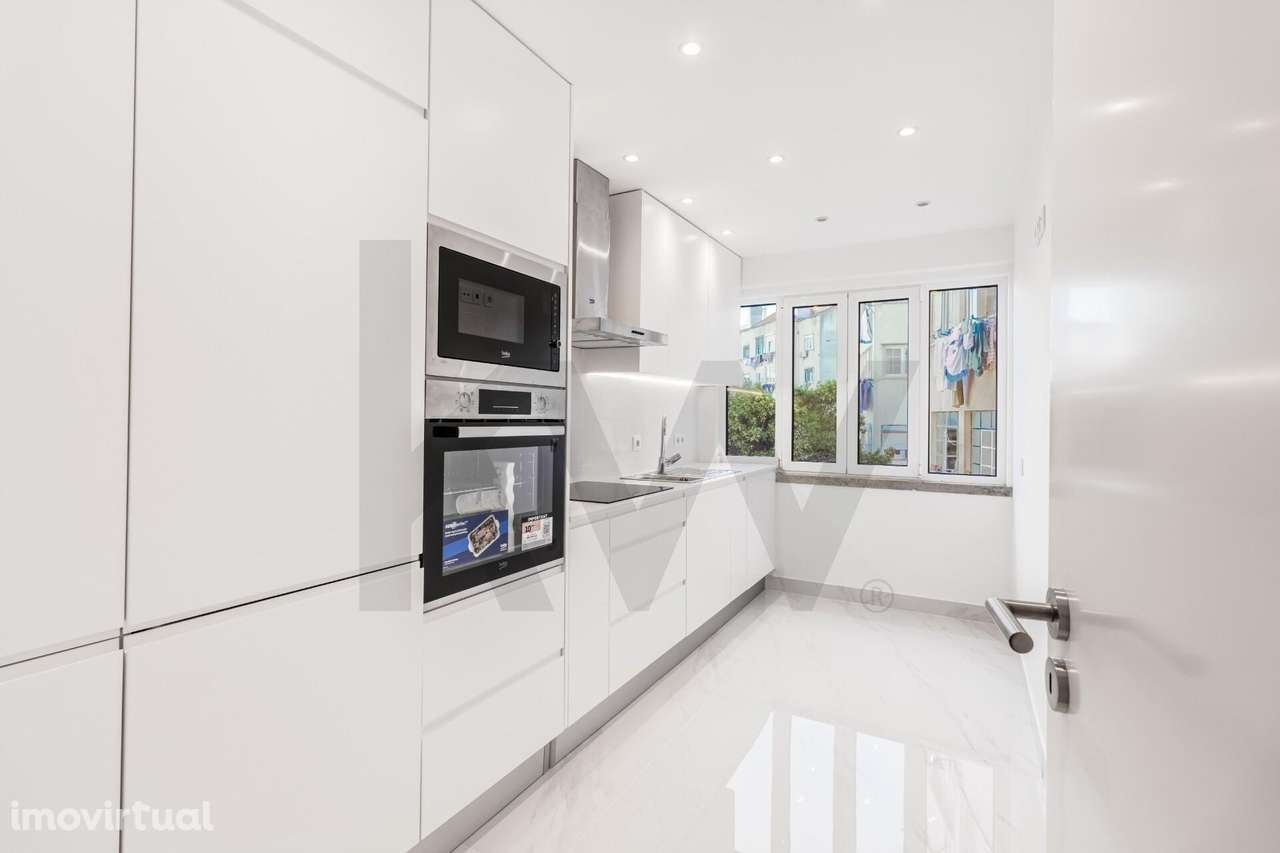 T3 Renovado com 2 WC e Varanda | 75 m2 | Campo de Ourique - Grande imagem: 2/26