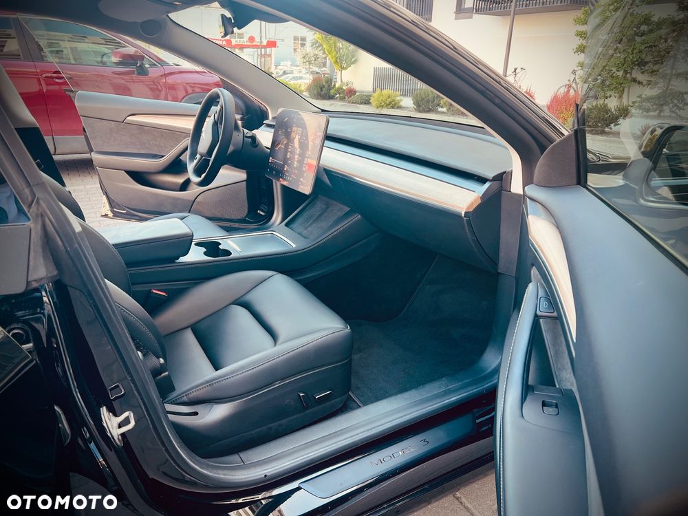 Tesla Model 3 - 11
