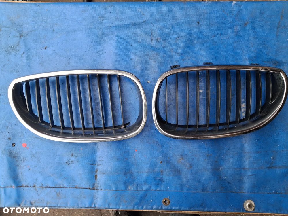 BMW E60 atrapa maski grill nerka nerki lewa prawa - 2