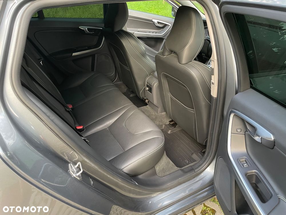Volvo V60 T5 Geartronic R-Design - 14