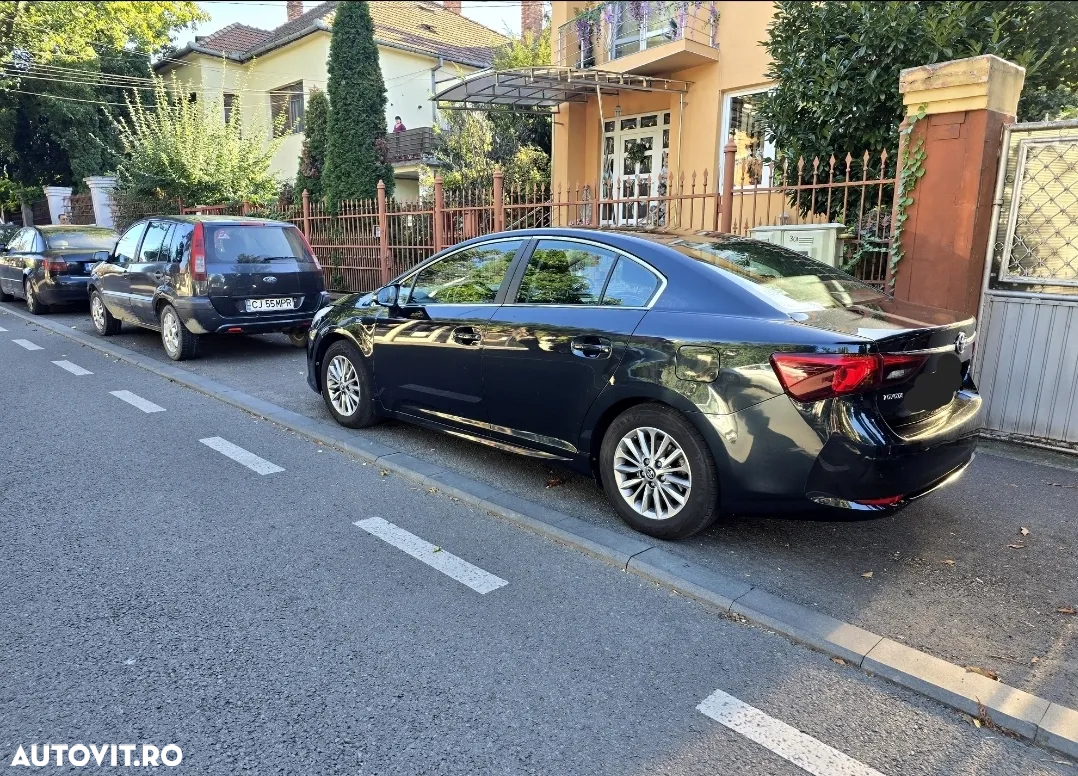 Toyota Avensis 1.8 Executive - 2