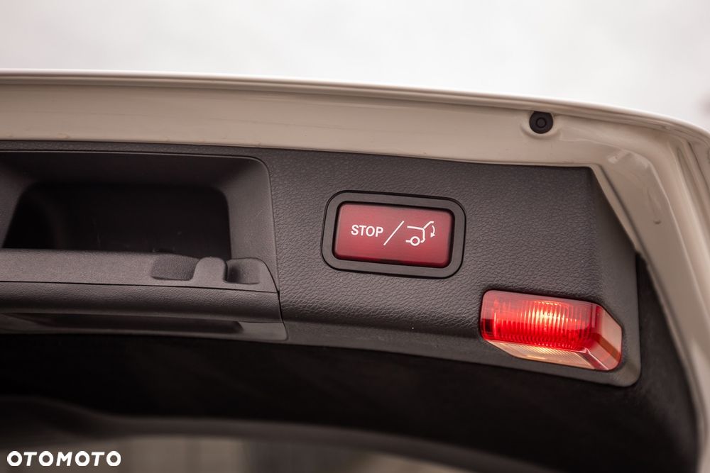 Mercedes-Benz Klasa C 180 (BlueEFFICIENCY) Avantgarde - 38