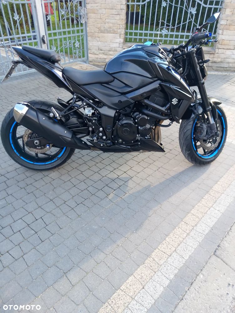 Suzuki GSX - 2