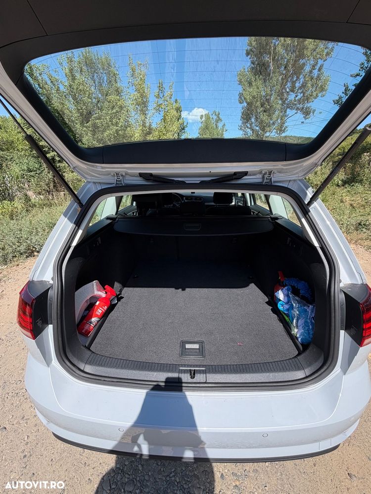 Volkswagen Golf - 11