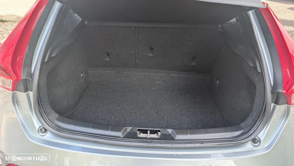 Volvo V40 2.0 D2 Momentum - 4