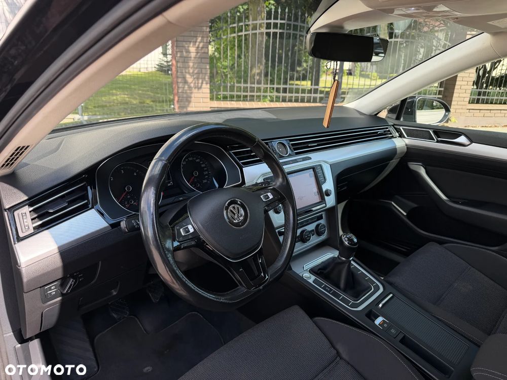Volkswagen Passat 2.0 TDI BMT Trendline - 12