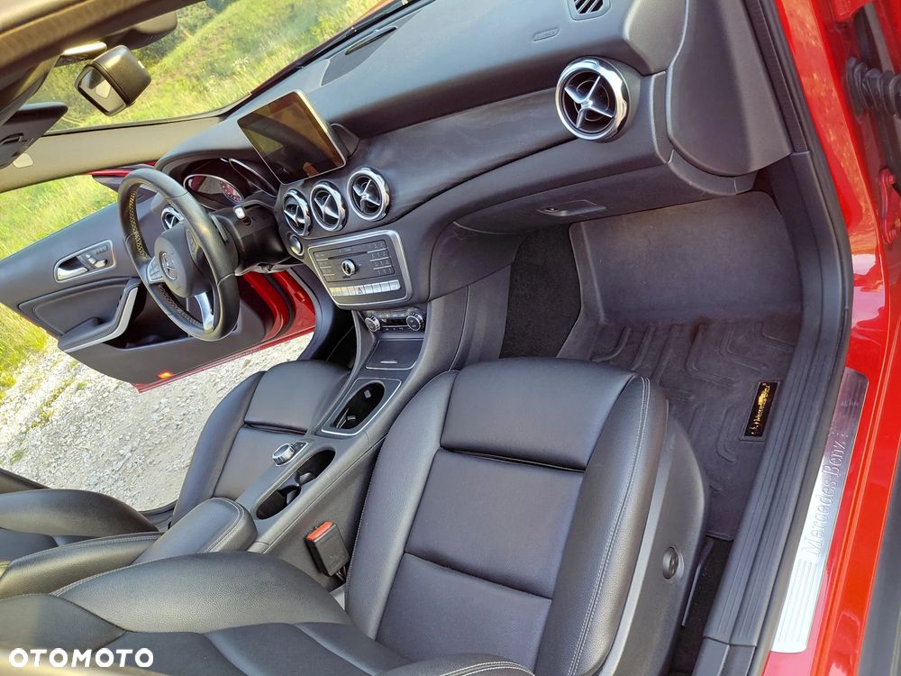 Mercedes-Benz GLA - 25
