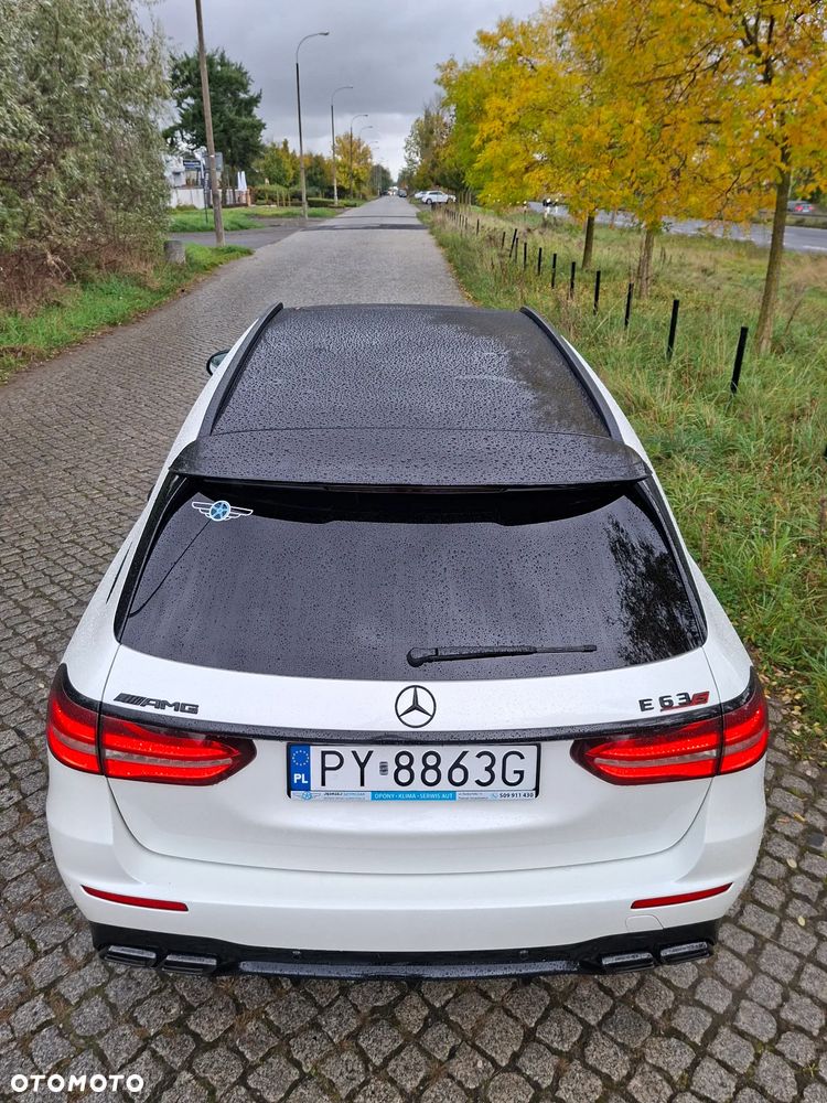 Mercedes-Benz Klasa E AMG 63 4Matic+ T 9G-TRONIC - 26