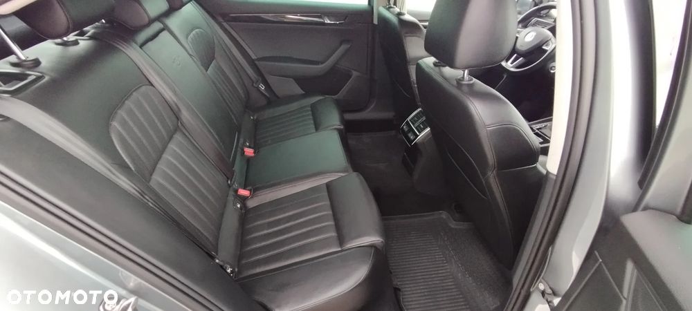 Skoda Superb 2.0 TDI 4x4 L&K DSG - 11