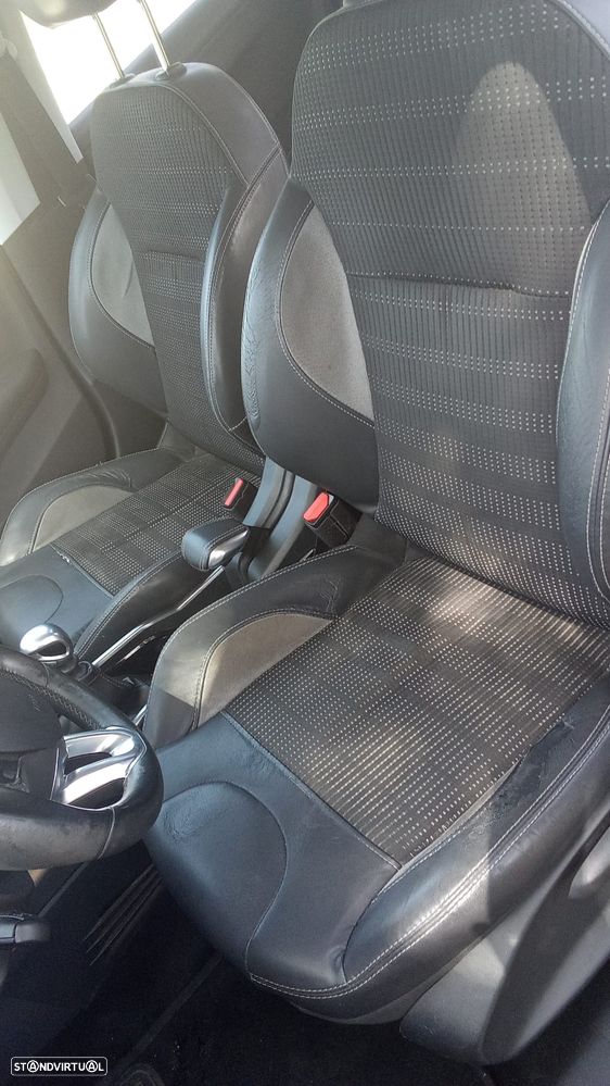Peugeot 2008 1.6 e-HDi Allure - 15