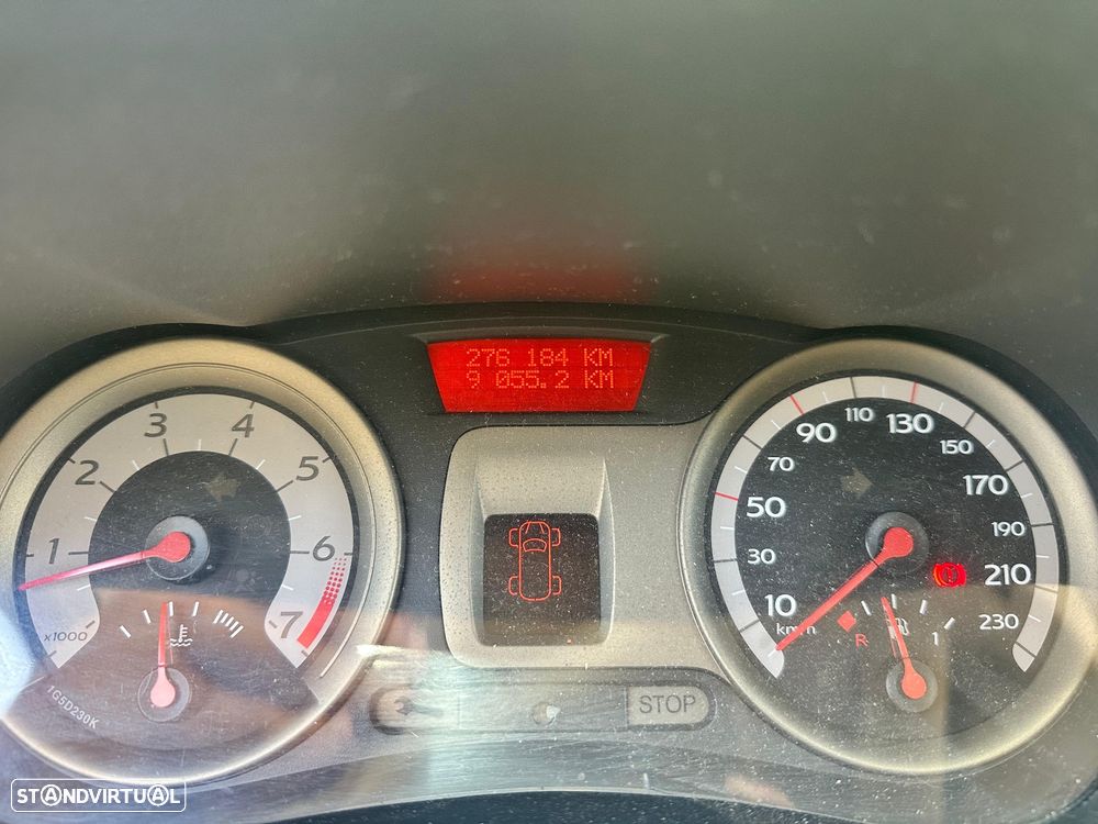Renault Clio 1.2 16V Confort - 6