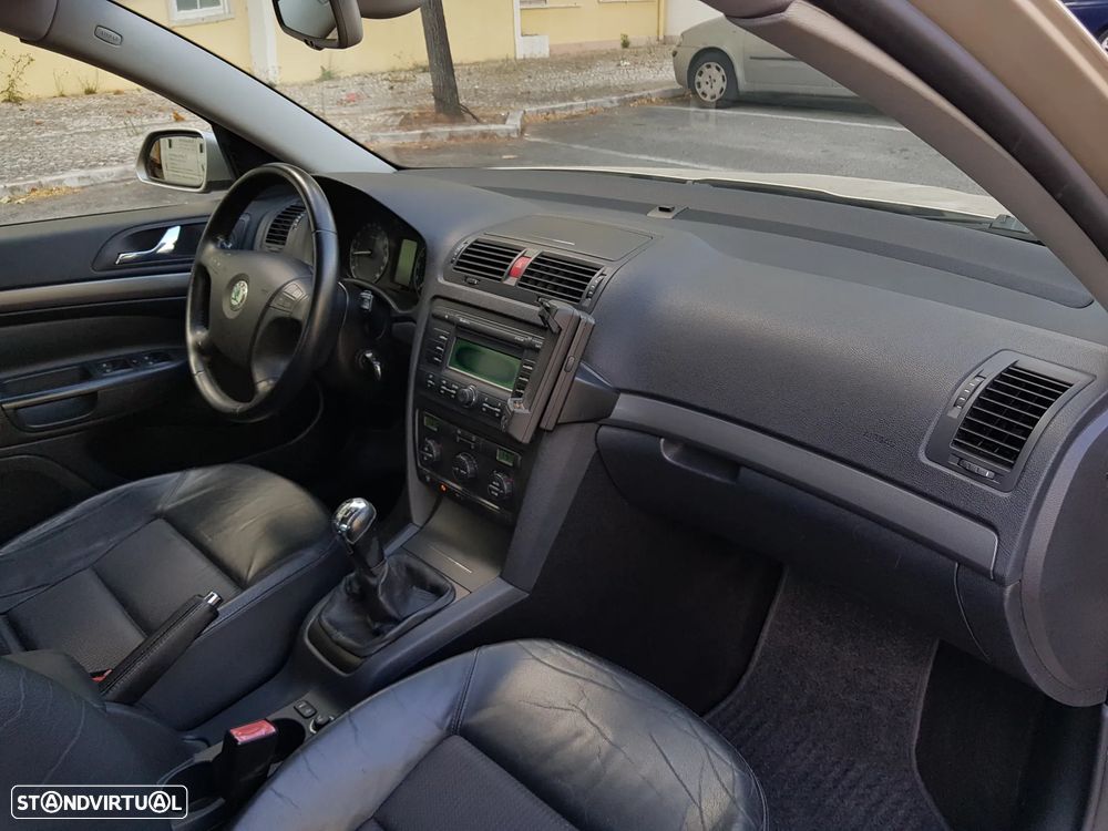 Skoda Octavia 1.6 Elegance - 34