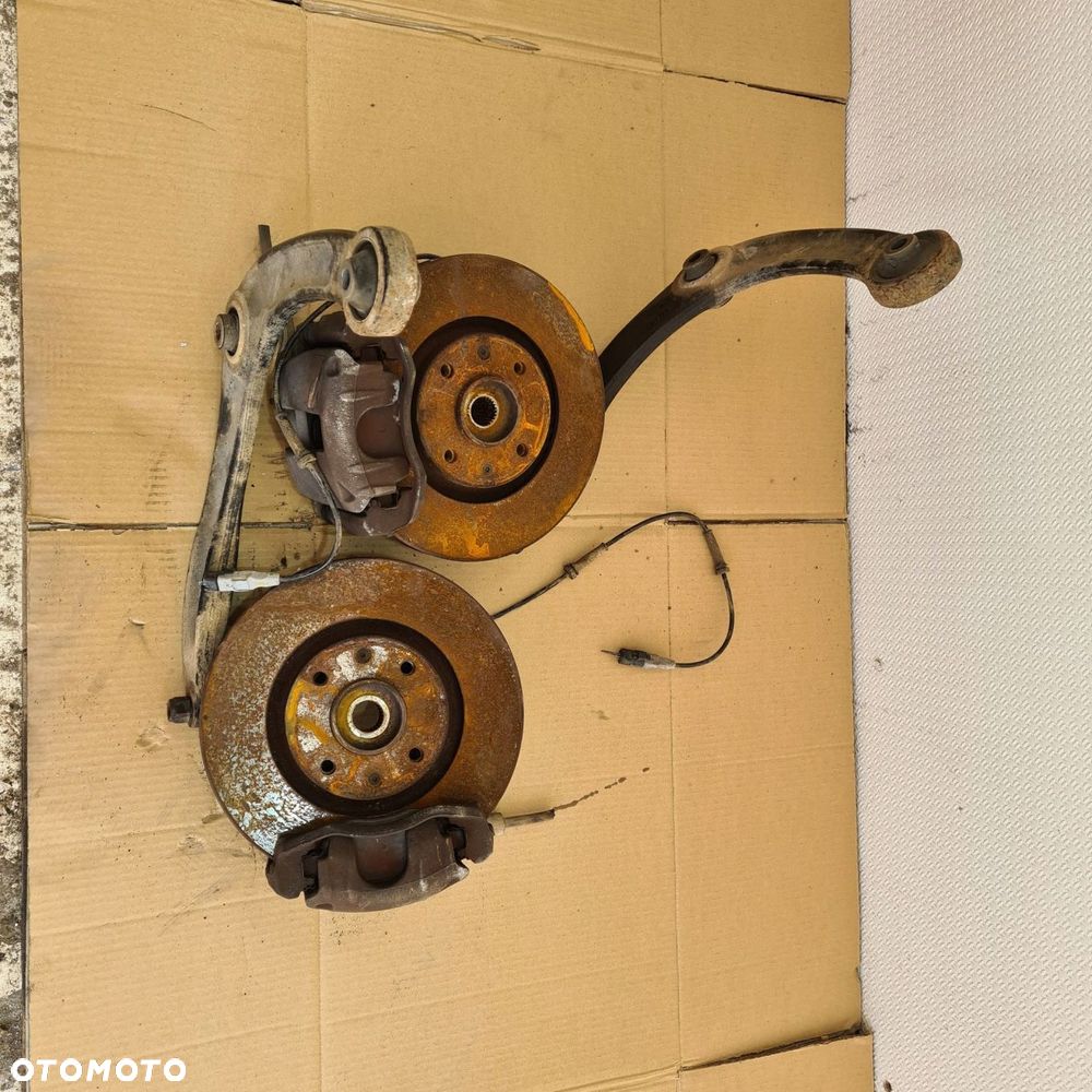 citroen c4 1.6 hdi zwrotnica piasta lewa prawa - 1
