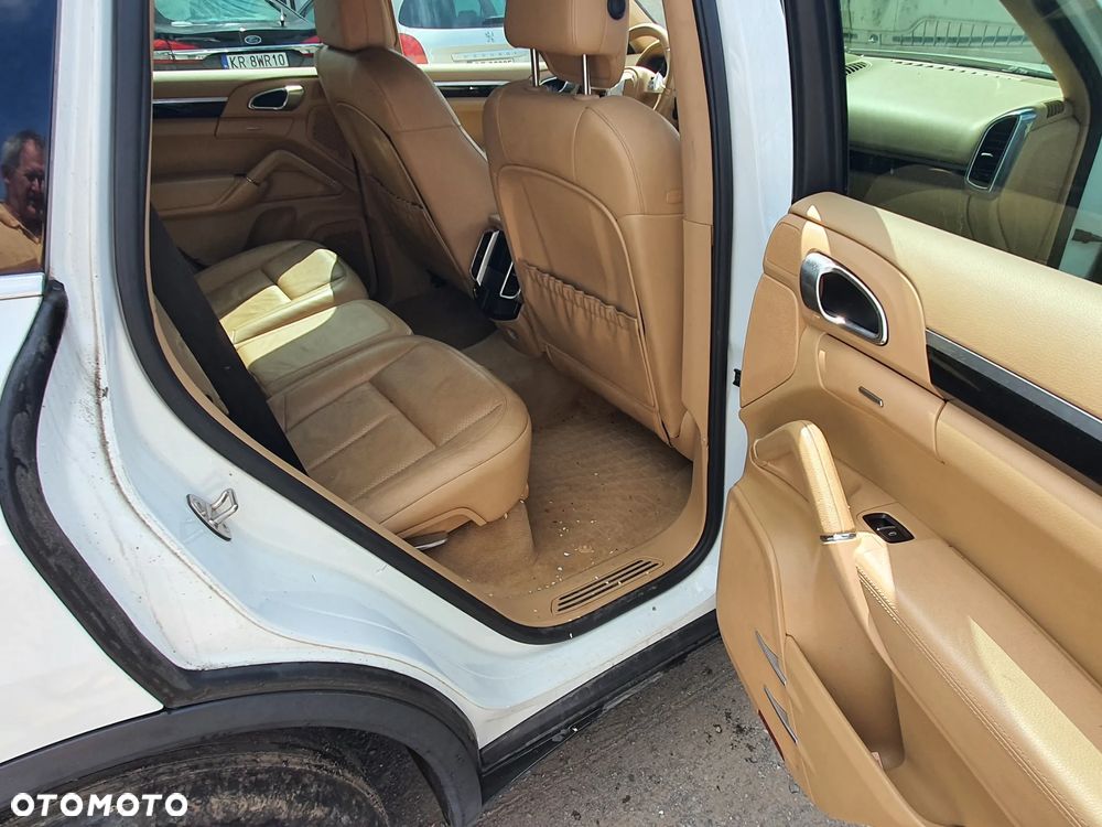 Porsche Cayenne - 14