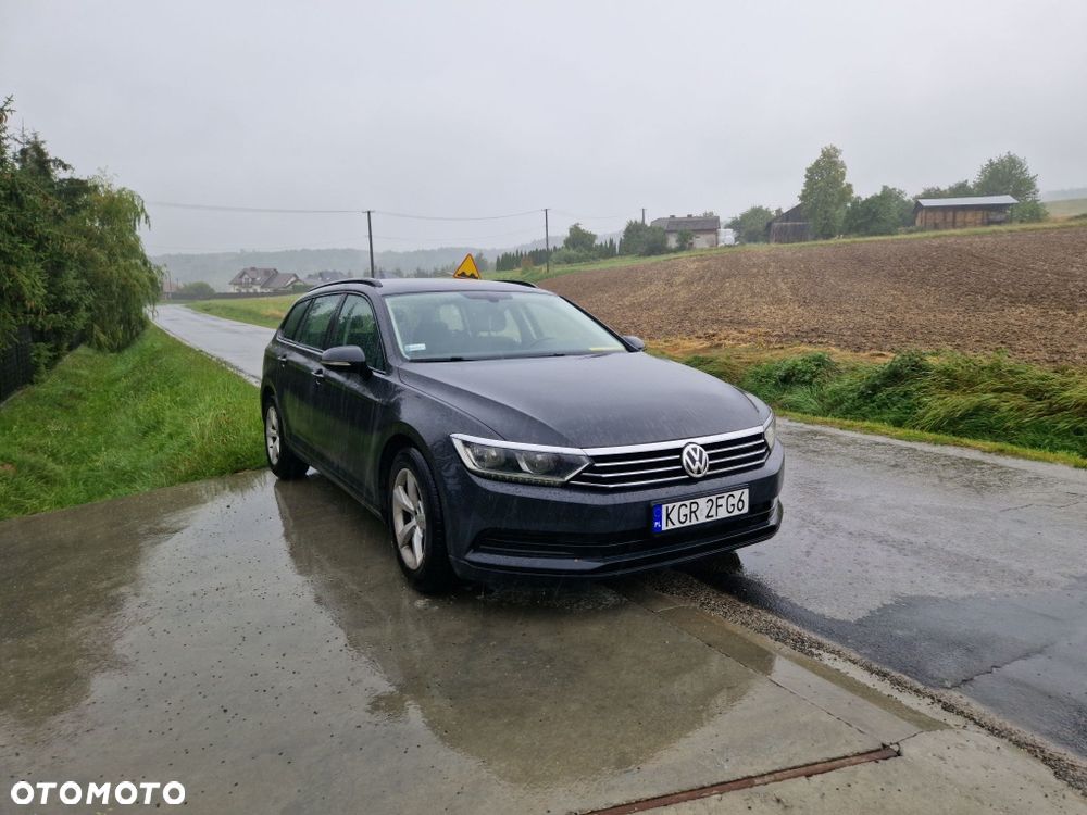 Volkswagen Passat - 1