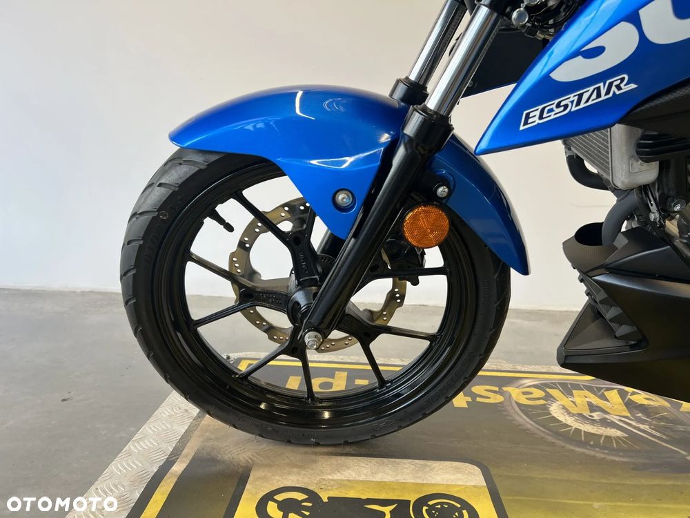 Suzuki GSX - 12