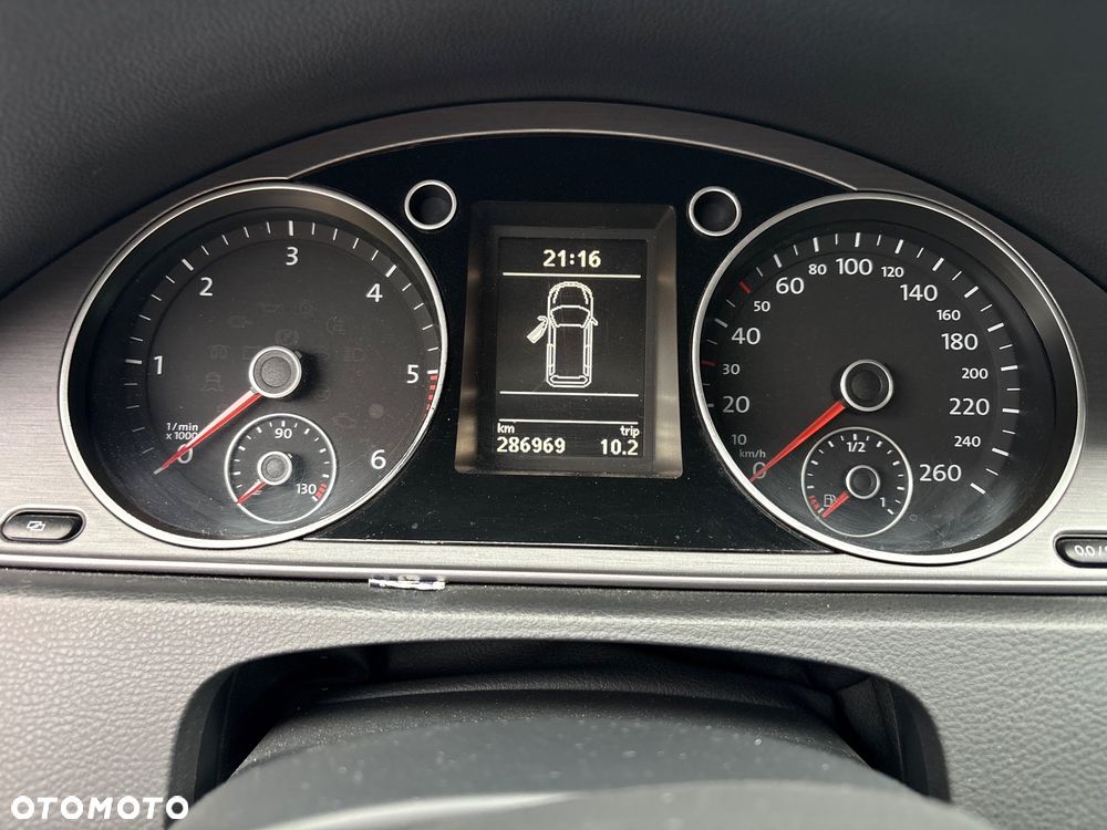 Volkswagen Passat 2.0 TDI Highline - 9