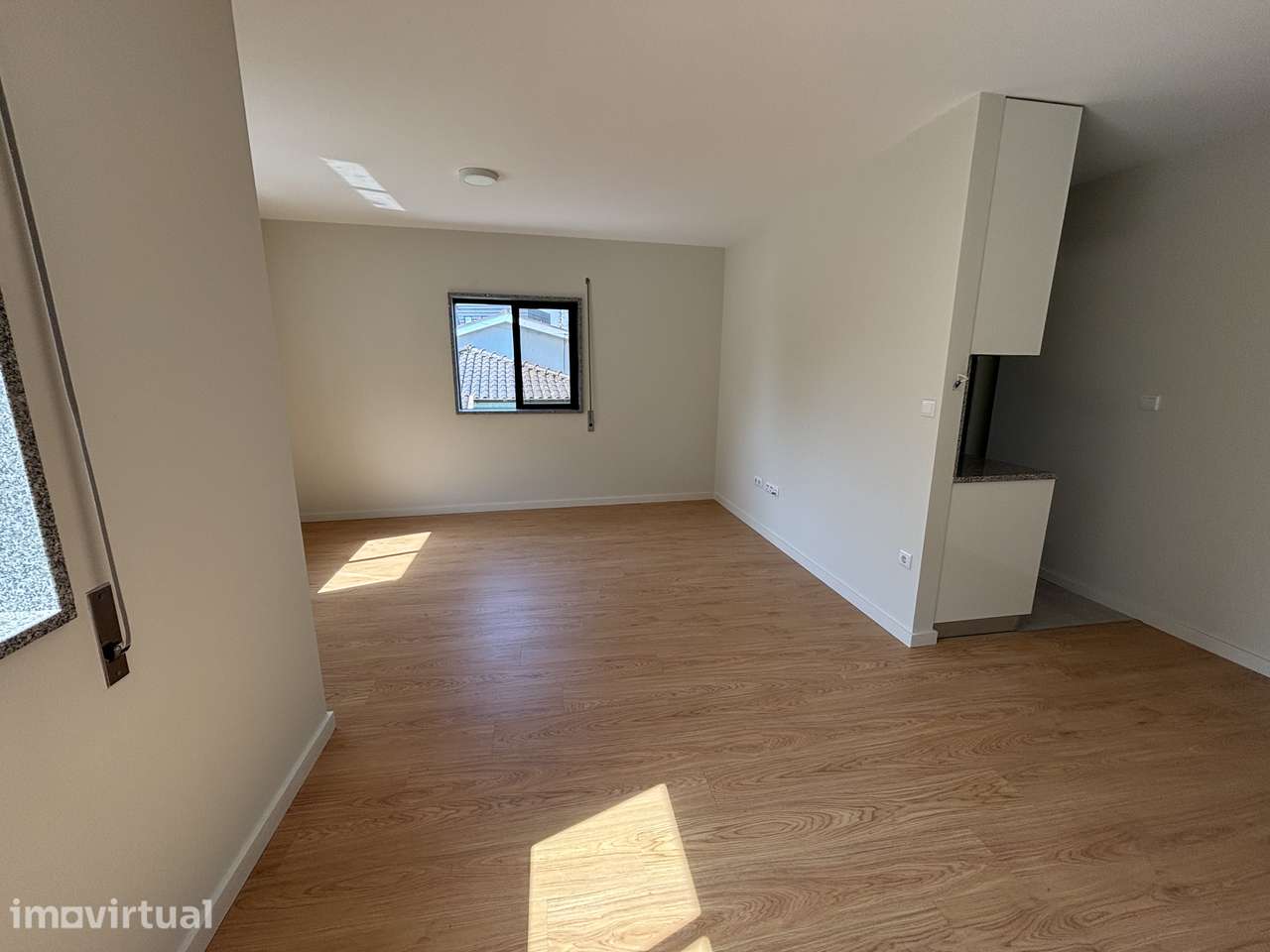 Apartamento T2 renovado com varanda  em Paços de Ferreira - Grande imagem: 3/10