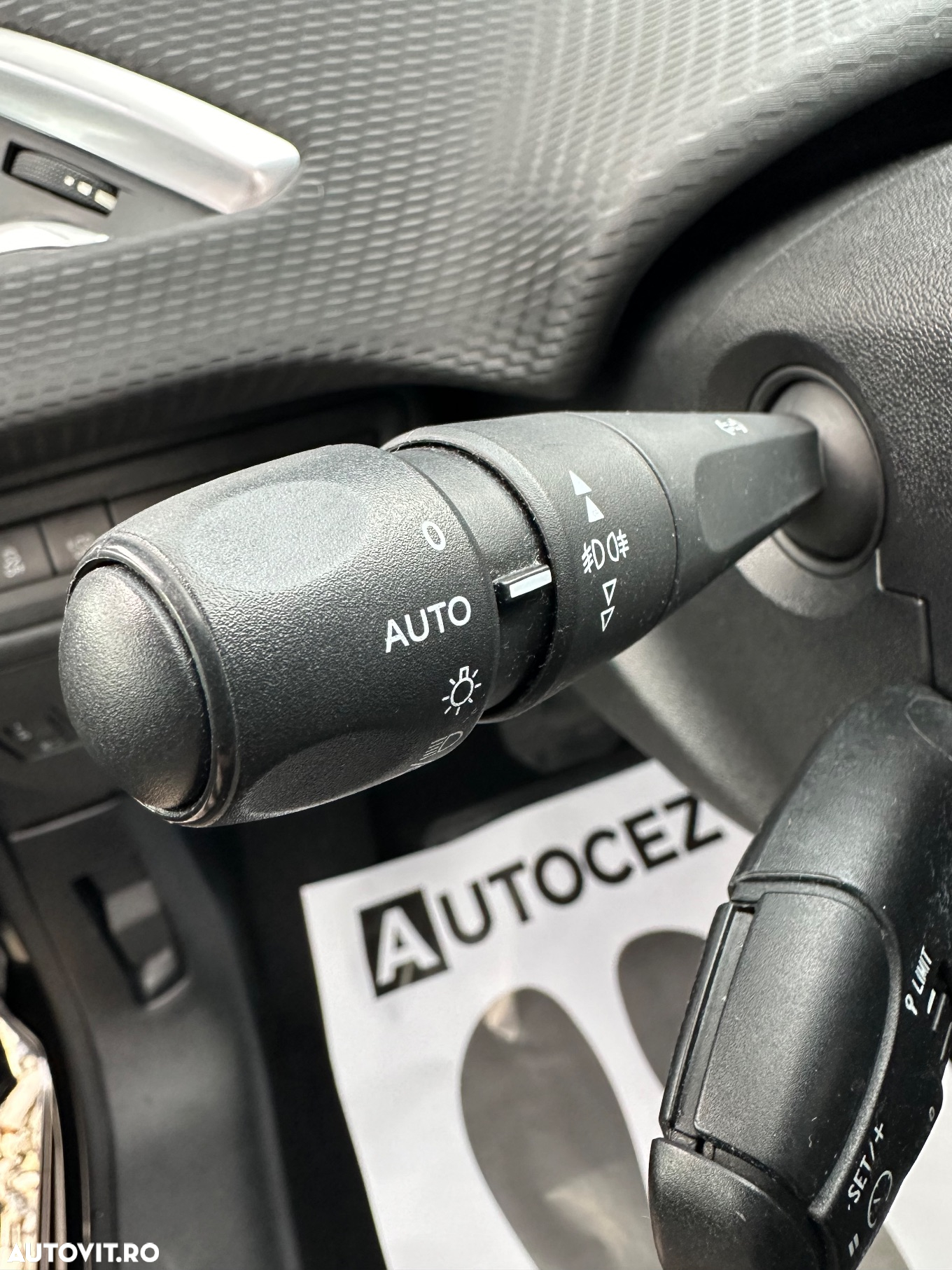 Peugeot 208 - 35