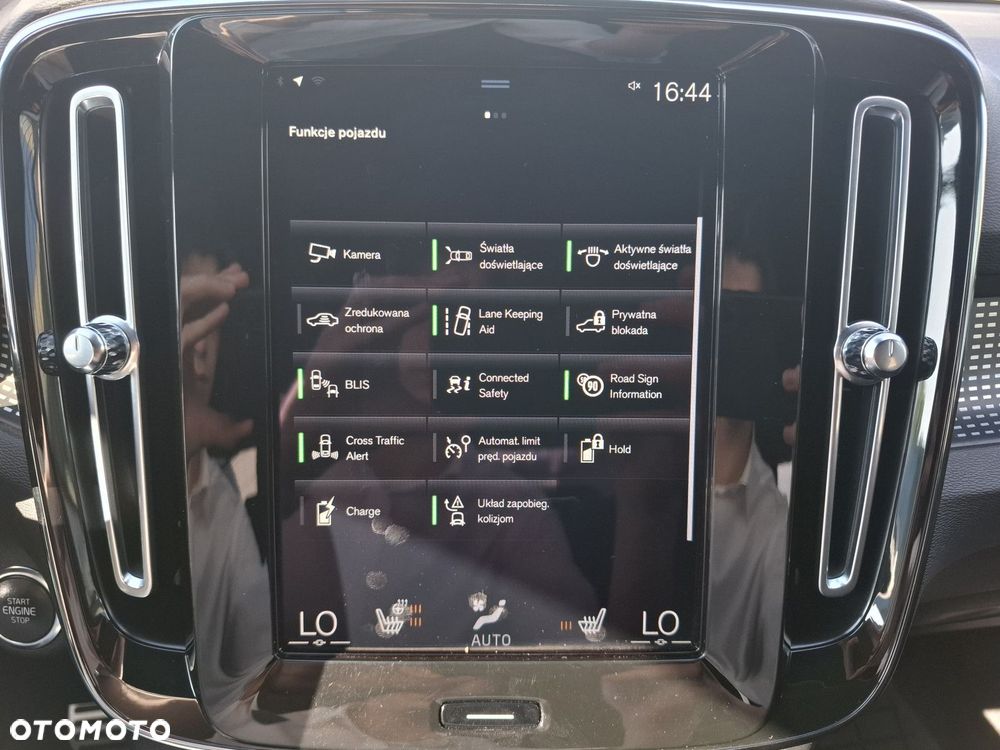 Volvo XC 40 - 25