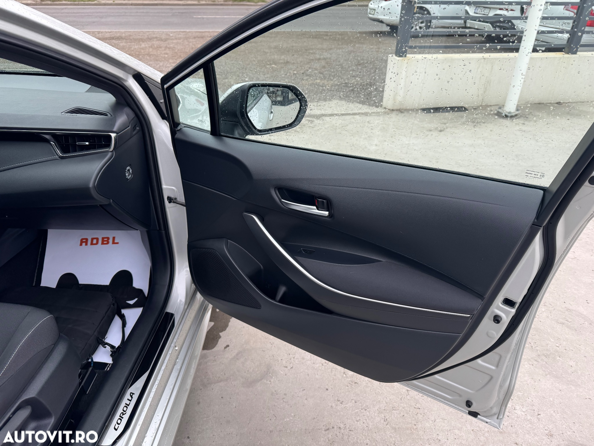 Toyota Corolla 1.8 HSD Business - 18