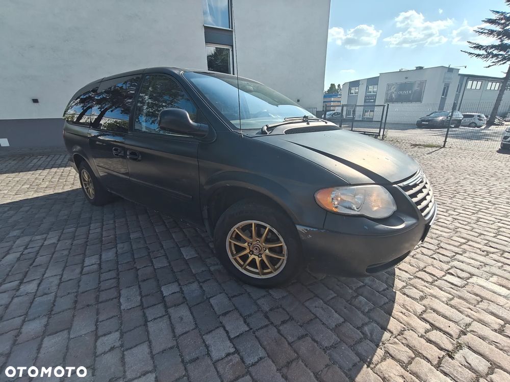 Chrysler Town & Country - 1
