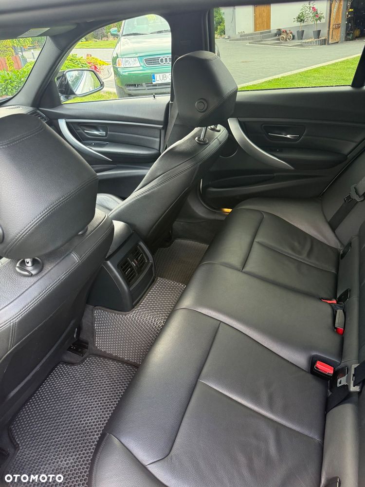 BMW Seria 3 328i Sport Line - 10