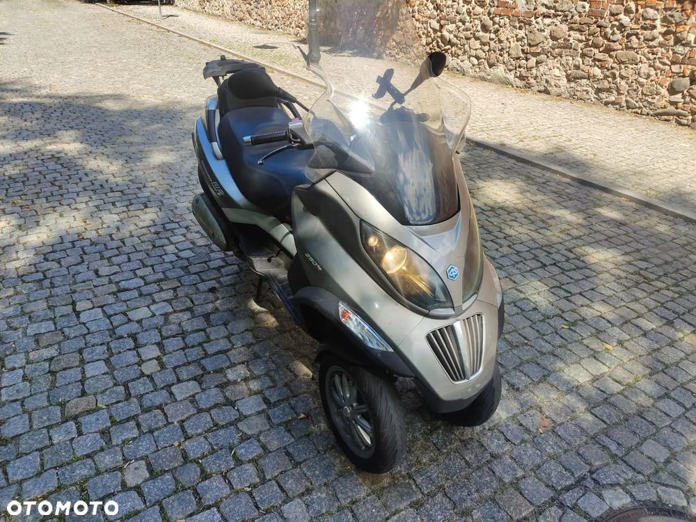 Piaggio MP-3 - 11