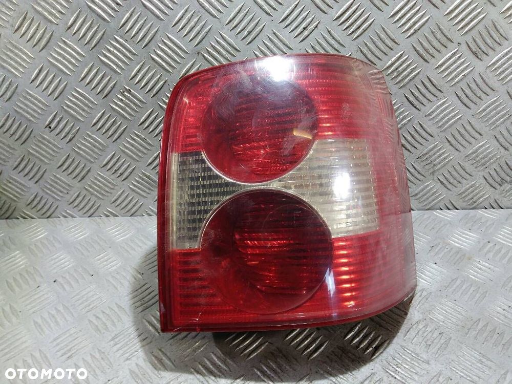 LAMPA PRAWA TYLNA VOLKSWAGEN PASSAT B5 - 1