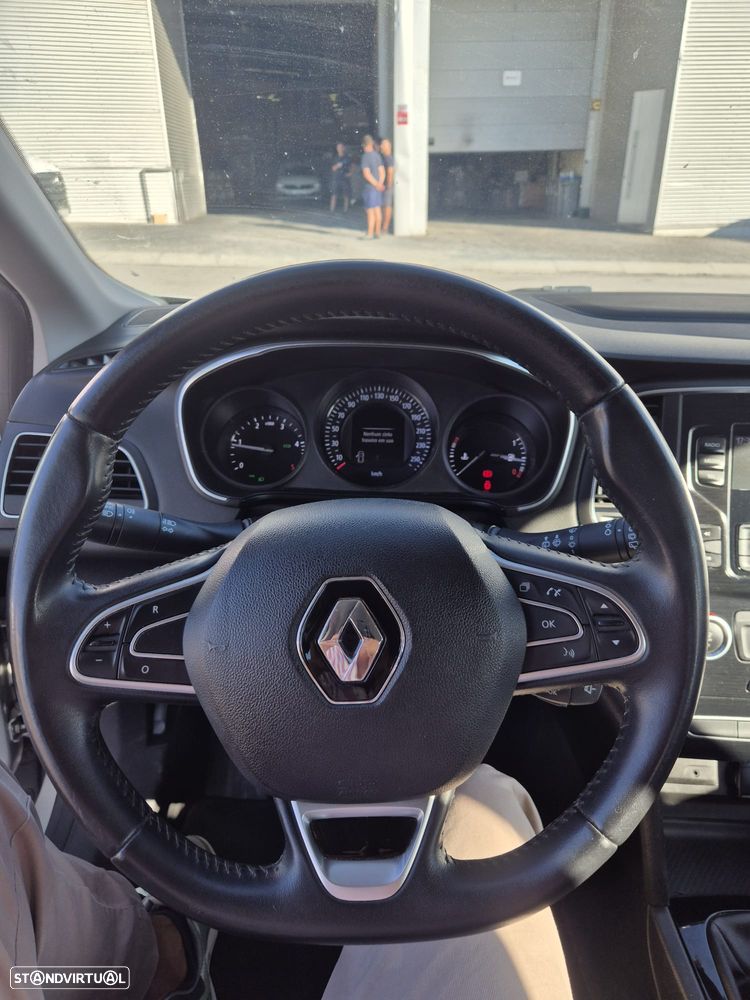 Renault Megane 2019 photo 2