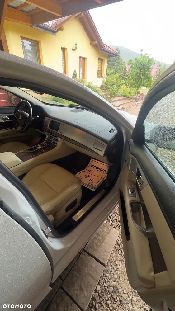 Jaguar XF 2.0 T Premium Luxury - 14