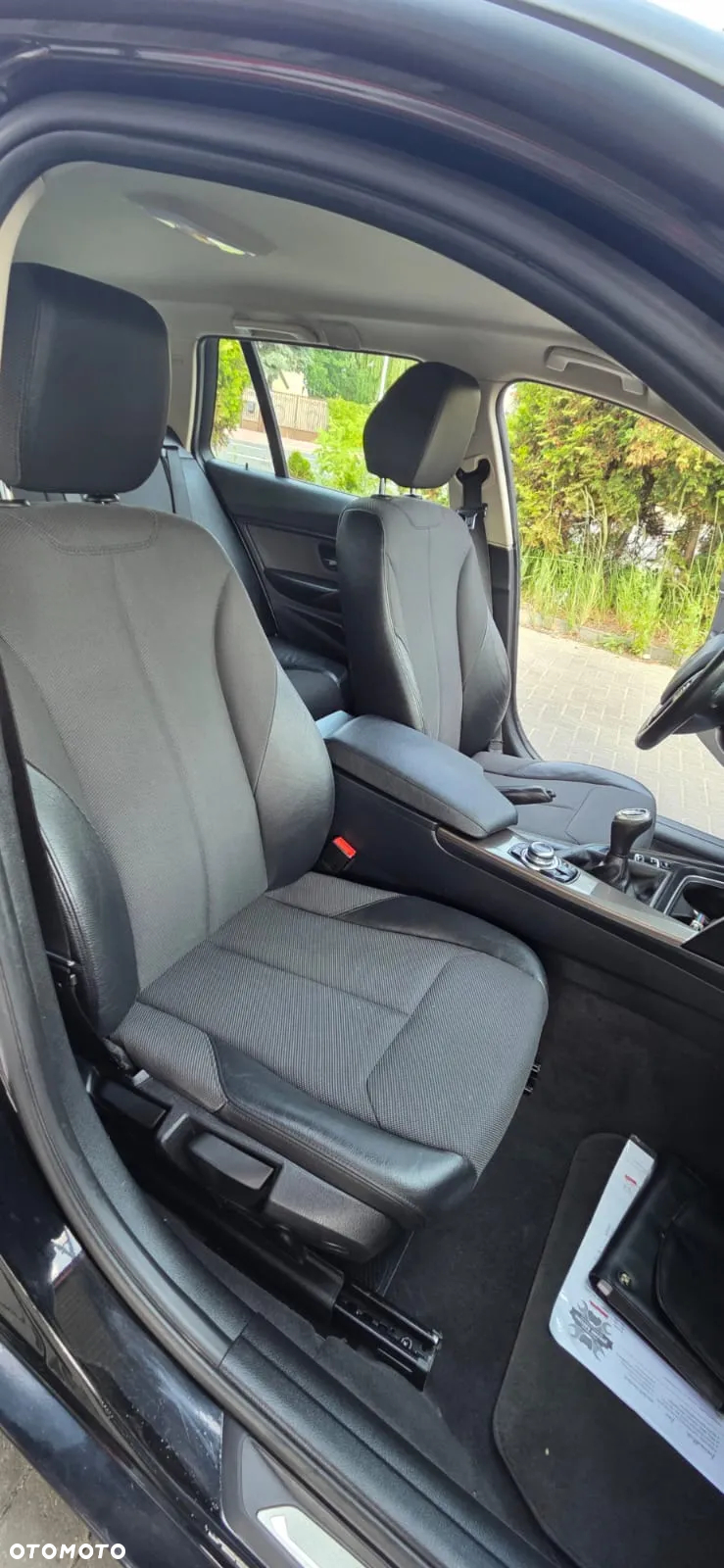 BMW Seria 3 320d DPF Touring Blue Performance Edition Exclusive - 34